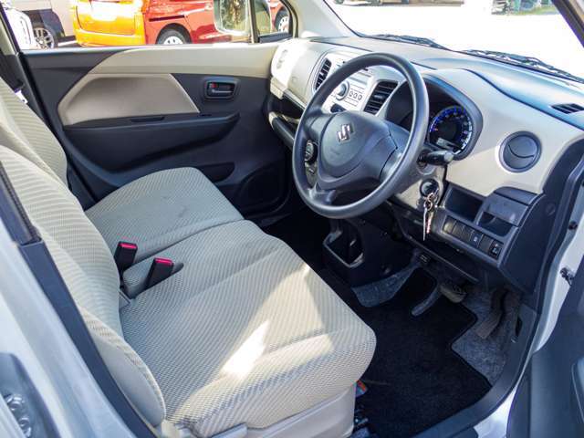 運転席＆助手席SRSエアバッグ、SRSサイドエアバッグつきです