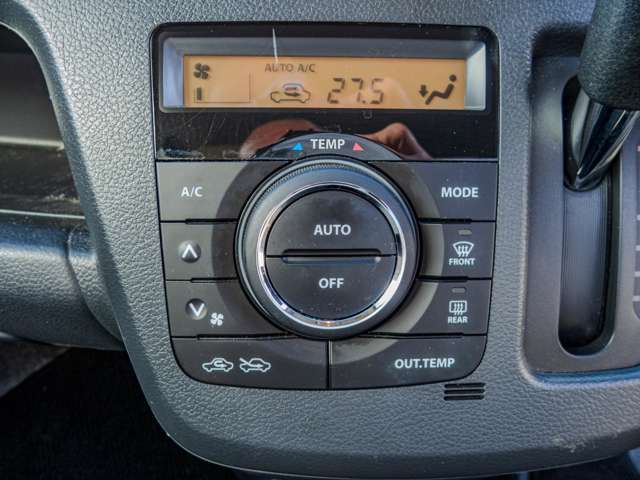 シンプルで操作楽々なエアコンパネル