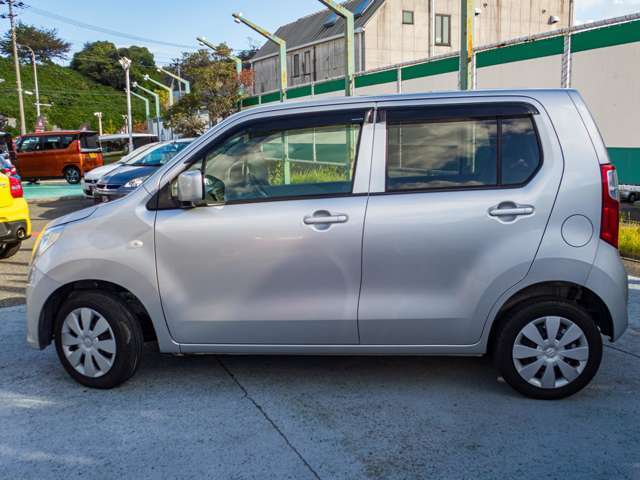 支払総額　＝　車両本体価格＋諸費用　（法定費用＋販売店手数料）です。店頭納車が前提ですが、自宅への納車のなどは、別途費用になります。兵庫県以外での登録は、支払総額が異なります。お問合せください。