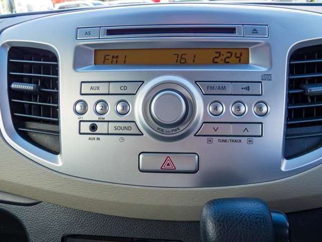 シンプルで簡単操作が魅力のCD＆ラジオ付き