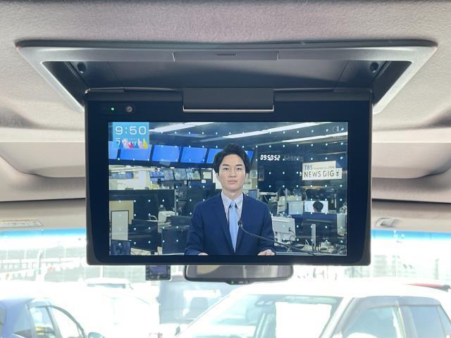 12.1型の純正フリップダウンモニター（V12T-R68C）が付いています♪