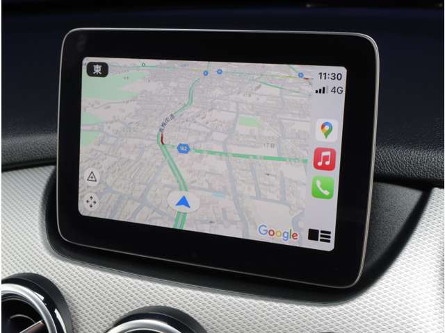 Appleカープレイに対応し、Googleマップを表示。iPhoneのアプリで目的地を設定すれば、連動して経路案内を開始。 もちろん、iPhoneのミュージックも画面で確認できるため、常に最新バージョンで使用できます。