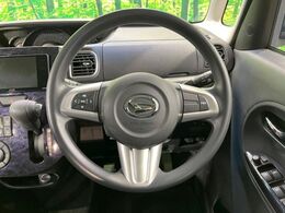 ステアリングも使用感が少なく、きれいな状態となっております♪