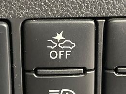 【衝突軽減システム】走行中に前方の車両等を認識し、衝突しそうな時は警報とブレーキで衝突回避と被害軽減をアシスト。より安全にドライブをお楽しみいただけます。