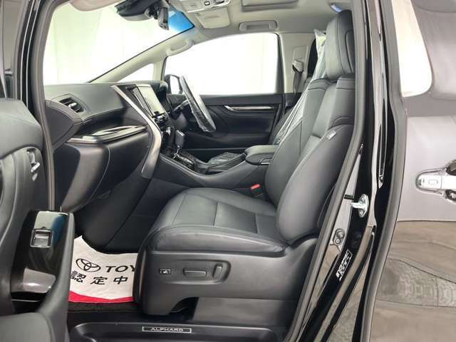 車内洗浄・艶出し・除菌＆消臭と、隅々までまるまるクリーニング！洗浄剤は天然素材のため、肌に優しい仕上がりです。