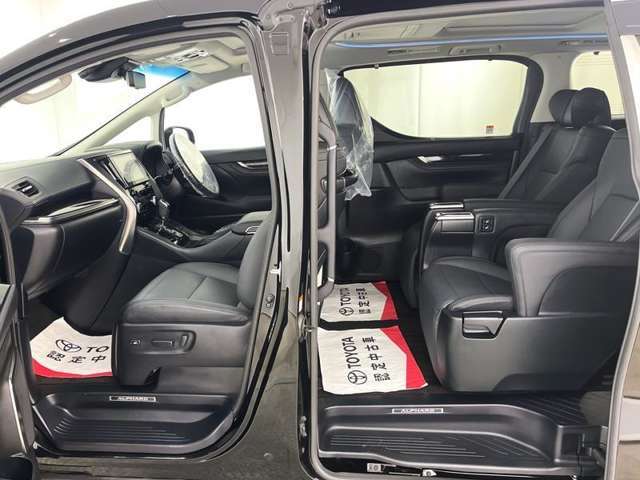 広い空間で乗り降りがラクラク！街乗りでもスイスイ！運転しやすいお車です。