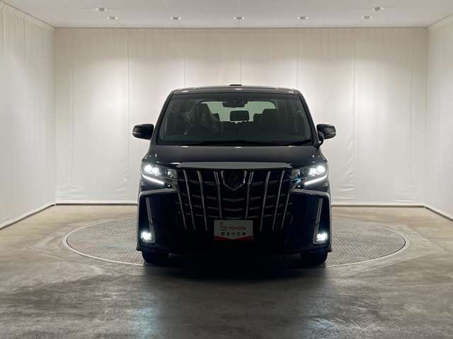 明るいLEDライトで、暗い夜道の運転も快適に。