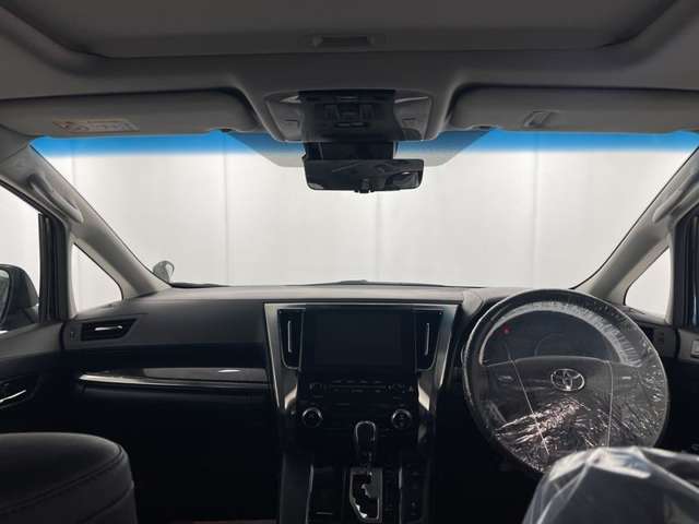 落ち着いたカラーの内装で、ゆったりと運転したい方に。
