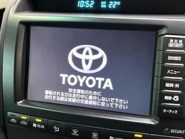 【メーカー純正ナビ】インテリアに溶け込むスタイリッシュな「専用設計」メーカーナビを装備♪視認性や操作性など基本性能にも優れ、より上質なカーライフをお楽しみいただけます。