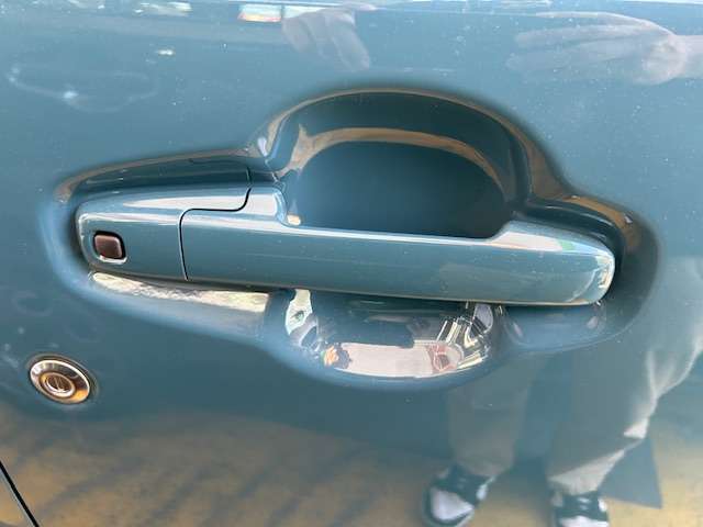 車両をご掲載にあたって車両写真でお車の状態が全て伝わるように意識しております！内外装の傷や汚れは全て確認して撮影しております。内装の匂いなど写真でわからないことは直接お電話などでお伝えくださいませ！