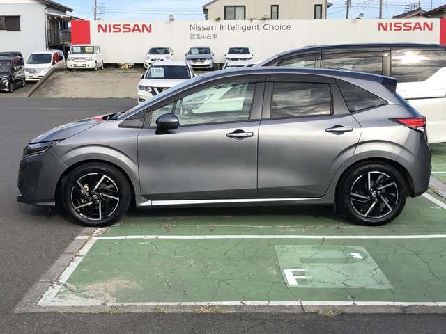 お車でお越しの際は、【東名・厚木IC】【圏央道・厚木南IC】より、R129を平塚方向へまっすぐ3～4km(約10分程)です。
