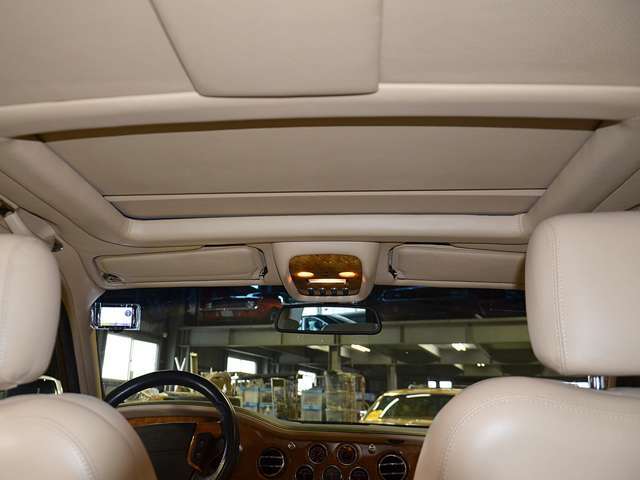 フロントカメラAftermarket、リアカメラAftermarket完備