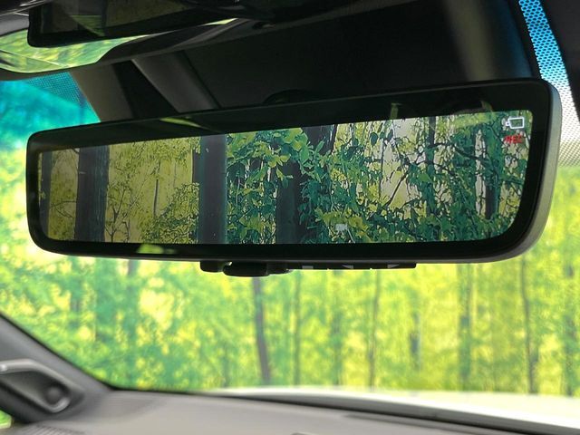 【デジタルインナーミラー】後席の大きな荷物や同乗者で後方が確認しづらい時でも安心！カメラが撮影した車両後方の映像をルームミラー内に表示。クリアな視界で状況の確認が可能です！