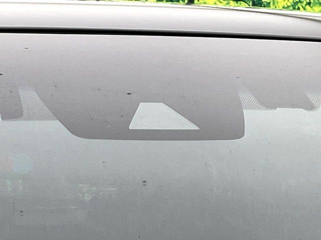 【トヨタセーフティセンス】走行中に前方の車両等を認識し、衝突しそうな時は警報とブレーキで衝突回避と被害軽減をアシスト。より安全にドライブをお楽しみいただけます。