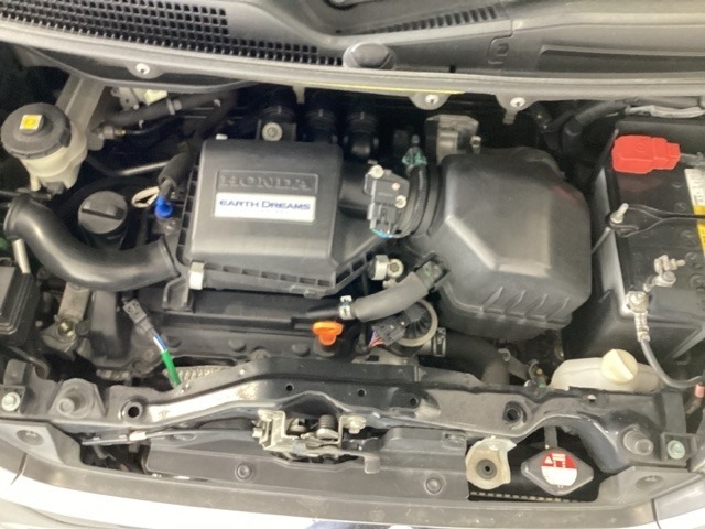ホンダスタッフがしっかり整備して保証付きにてお渡し致します。エンジンルーム＆室内ルームともにクリーニング済みで清潔です。快適なドライブをお楽しみください。