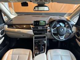 全体を俯瞰してみるとよく分かる、細部までこだわったデザインです！ドライバーの運転姿勢にもこだわっていることがよく分かります！