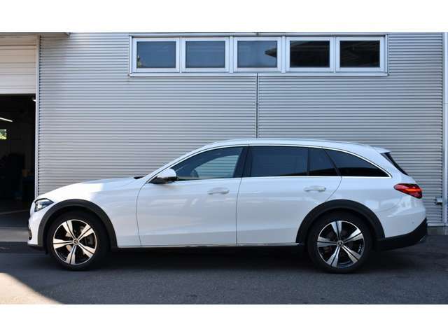 メルセデスの認定中古車「サーティファイドカー」には、100項目にも及ぶ点検・整備項目が設定されています。