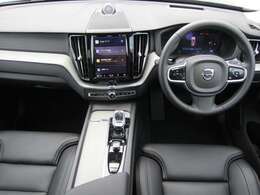 車内は、美しい仕上がりのインテリアが清々しくも落ち着いた雰囲気を醸し出し、独特の居心地のよさを感じさせる、まさにスカンジナビアン・デザインの傑作と呼ぶにふさわしい空間となっています。