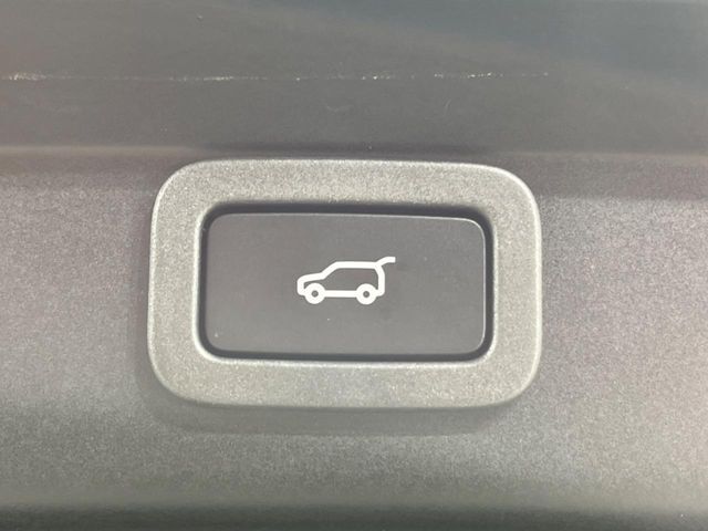 パワーシート『電動パワーシートですので運転中のシート調節も安全に行えます。微調整も可能ですのであなただけのドライビングポジションを実現します。』