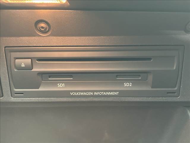 【ETC車載器】を装備しておりますので、ご納車直後からの遠距離ドライブも可能です。土日の利用料金の割引や、朝夕の通行料金を割引料金で高速道路をお楽しみいただけます。