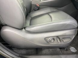 【パワーシート】スイッチ一つで簡単にシートの微調整が可能！電動だから力もいりません！快適なシートポジションにセットして、快適なドライブをお楽しみください。