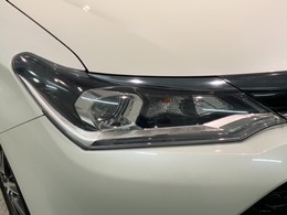 LEDヘッドライトは、点灯の瞬間から最大光量を発揮し、突然暗くなるトンネルなどでの安定感を高めます。