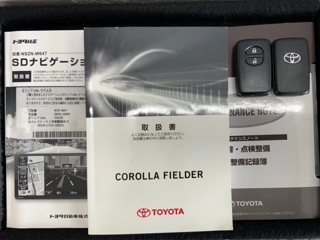 スマートキーは鍵をバッグに入れたままでもドアロックの開閉やエンジンのON・OFFができます。夜間や雨の日も鍵を探さなくて良いので便利です。