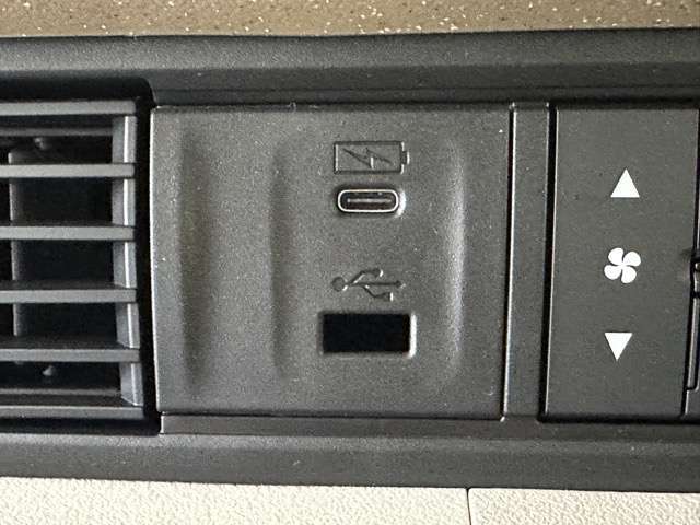 ★5年コーティング（契約時限定）が軽自動車￥39,800円、コンパクトカー￥49,800円、ミニバン￥59,800円で施工出来ます。新車のピッカピカの状態をより長くキープします！