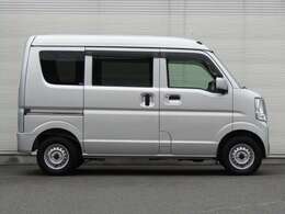 お車に詳しくない方でもご安心ください。ご満足のいくお車探しをお手伝いできるよう経験豊富なスタッフがご対応致します。LINEでのお問合せもOKです。
