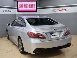 【PKSB】静止物に加え、後退時に左右後方から接近してくる車両をレーダー検知するとブザーでドライバーに注意喚起します。衝突の可能性がある場合は、被害軽減ブレーキ制御で接近車両との衝突被害軽減を支援。