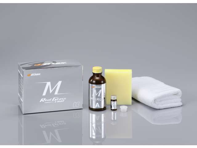 【リアルガラスコート classM】強力な撥水性、耐久性を備えつつ、吸い込まれるような深い艶感を実現した「リアルガラスコート」シリーズ。