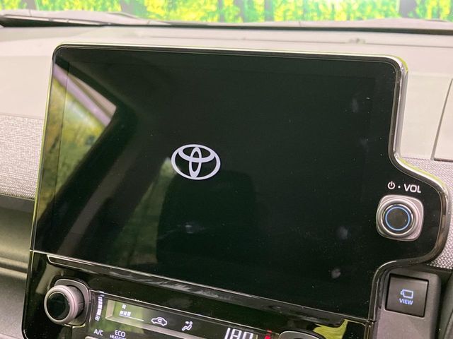 【10.5インチナビ】高級感とインパクトのある大画面ナビを装備。各種オーディオ操作はもちろん、スマホ連携もできる利便性の高いナビです♪
