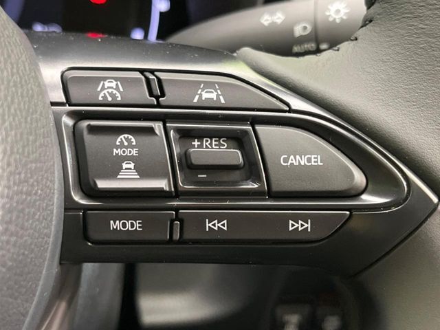 【レーダークルーズコントロール】高速道路での長距離走行が楽に！！自動で速度を保つクルーズコントロールが、衝突軽減システムと連携し、前方の車両を感知して車間を保つように速度調節してくれます！！