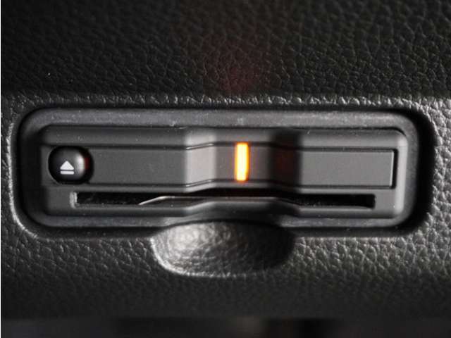 ◆ETC2.0装着◆進化したドライブ体験。料金収受システムだけだったETCが生まれ変わって、高速道路を賢く使うETC2.0に進化しました。多彩な情報サービスが便利で快適なドライブ体験を提供します。