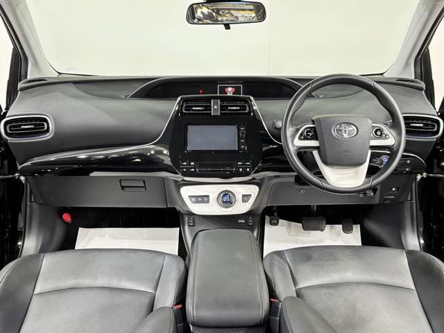 内装は広々としていてゆったりとご乗車いただけます。もちろんルームクリーニング済みです♪