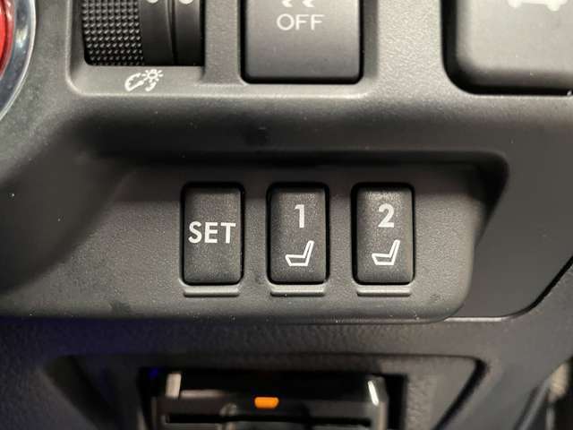 【運転席ポジションメモリー付パワーシート】ワンタッチで記憶させていたシートの前後・リクライニングはもちろんシートリフターも備えます☆快適なドライブをお楽しみ下さい♪