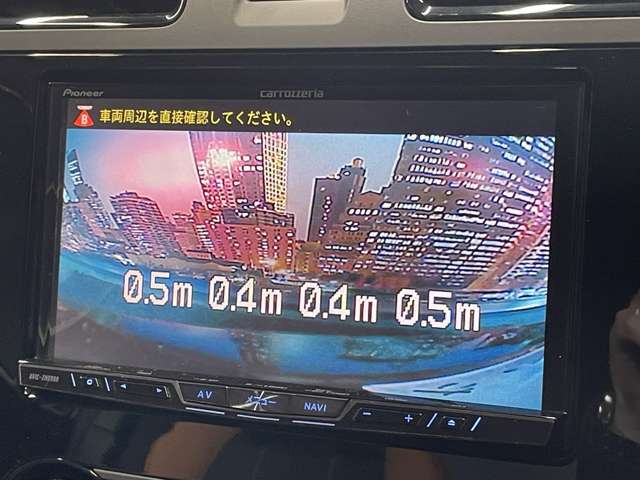 【バックカメラ】運転席から画面上で安全確認ができます。駐車が苦手な方にもオススメな便利機能です。