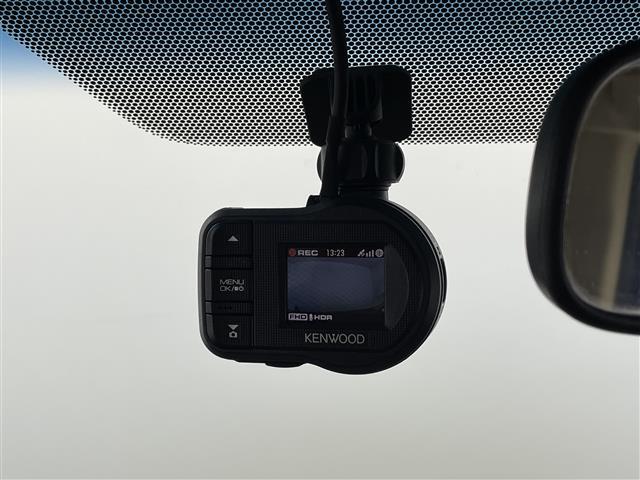 【ドライブレコーダー】映像・音声などの運転中の記録を残します。事故などを起こした起こされた時の証拠になりえますので、もしも時でも安心ですね。