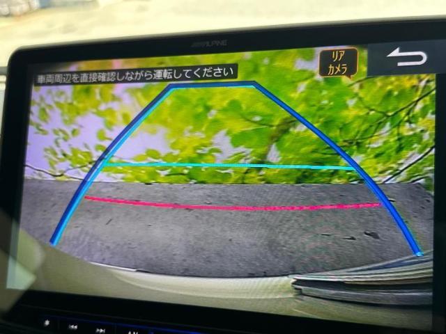 WECARSの展示場では実際に見て、触ってお車をお選びいただけます！知識の豊富な営業スタッフが様々なカーライフをご提案いたします！