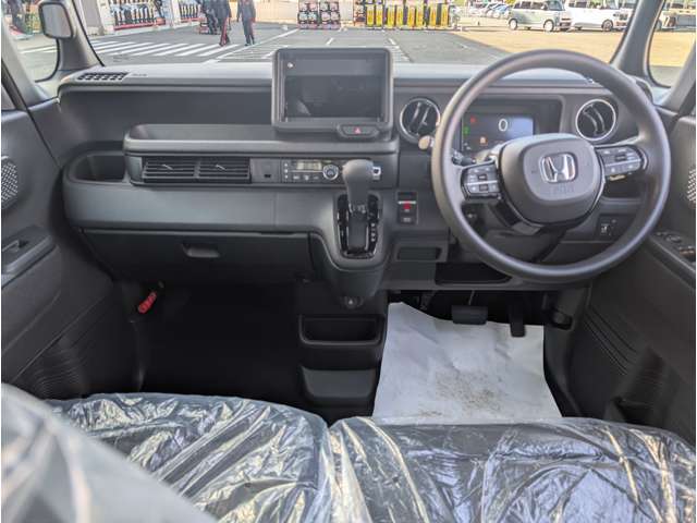 オーディオの取付位置も見やすい場所にあり、その他のスイッチ類も運転者が操作し易い様に配置されています。