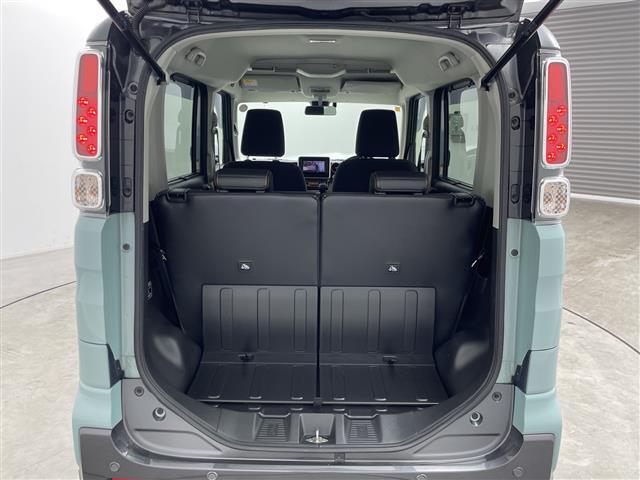 【トランク】積み込みやすくて、たっぷり積める荷室です。シートアレンジできるものは、乗車人数と荷物の量や大きさによってシートを動かすことができるので、より快適なドライブが可能です！