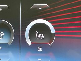 ●フロントシートヒーティング：運転席・助手席共に三段階で調節が可能なシートヒーターを装備しております。季節を問わず快適にご使用いただけます。
