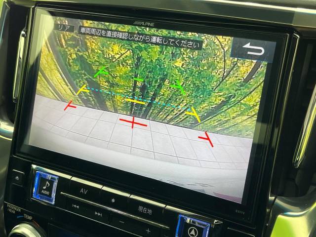 【バックカメラ】駐車時に後方がリアルタイム映像で確認できます。大型商業施設や立体駐車場での駐車時や、夜間のバック時に大活躍！運転スキルに関わらず、今や必須となった装備のひとつです！