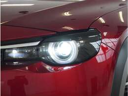 【LEDヘッドライト】省電力で長寿命の明るく運転しやすいLEDヘッドランプです。明るく照らすので暗い夜道からお客様を守ってくれます。お近くの広島マツダまでお越しください。