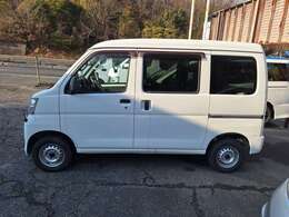 Y.T.Bでは、車が入荷した時点で点検、整備をするようにしております。悪い所があれば早急に修理しお客様に納車するまでの時間を短縮できますし、車の状態を隅々までチェック出来ます。