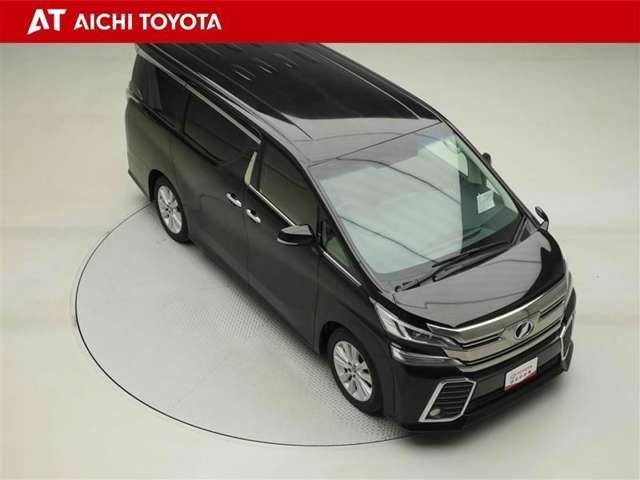 両側パワースライドドア付きだから、狭い駐車スペースなどでの乗り降りラクラク♪小さなお子さまのいるご家庭には嬉しい装備です。