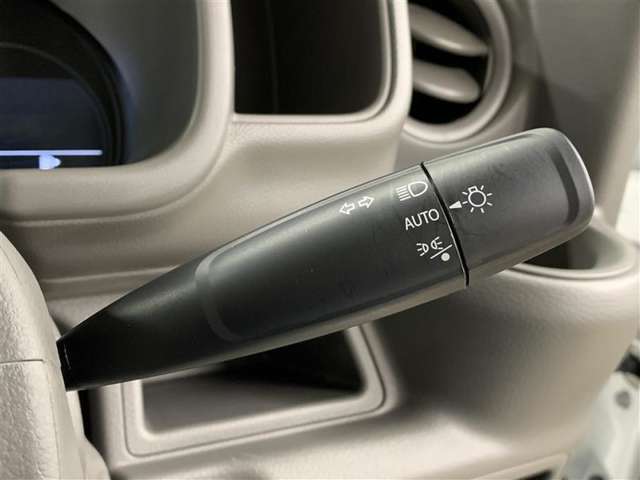 車外の明るさによって自動で点灯・消灯するオートライト