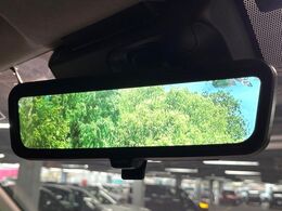 【デジタルインナーミラー】後席の大きな荷物や同乗者で後方が確認しづらい時でも安心！カメラが撮影した車両後方の映像をルームミラー内に表示。クリアな視界で状況の確認が可能です！