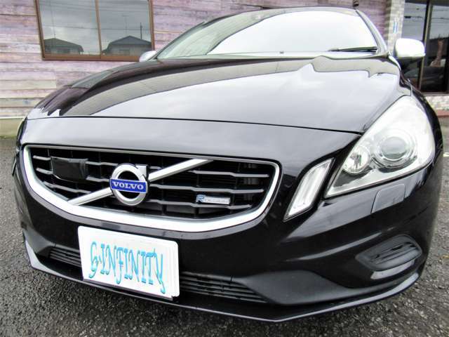 人気の輸入セダン ボルボ S60 ♪スポーティーなデザインの T4 Rデザイン ♪セーフティーパッケージで安全性が◎♪ターボエンジンで走りも◎♪本革電動シートで高級感があります♪車検：令和9年2月まで♪