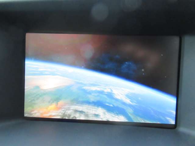 フルセグTV+DVDの視聴も可能です♪車内にいても退屈せずにお過ごし頂けます♪
